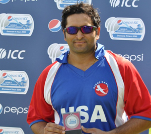 Sushil Nadkarni poses with one of his many International Cricket Council MVP awards. Photo courtesy of ICC.