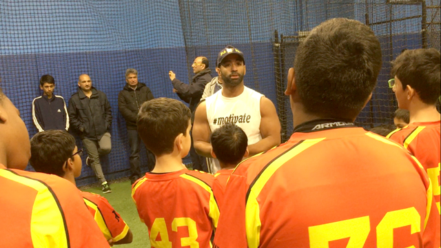 Chris Finley having a talk with kids from Queens United Cricket Academy.