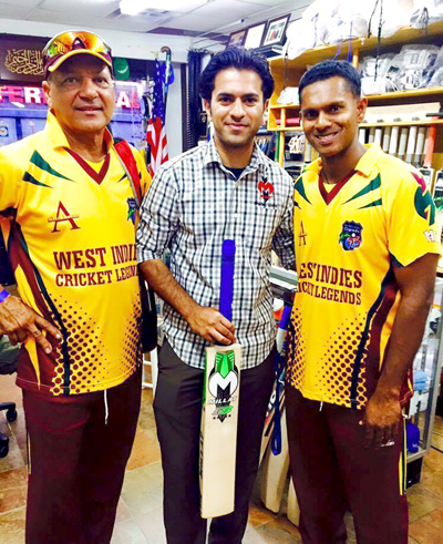 Sheryar Hussain poses with former West Indies players, Faoud Bacchus (left) and Shivnarine Chanderpaul (right).