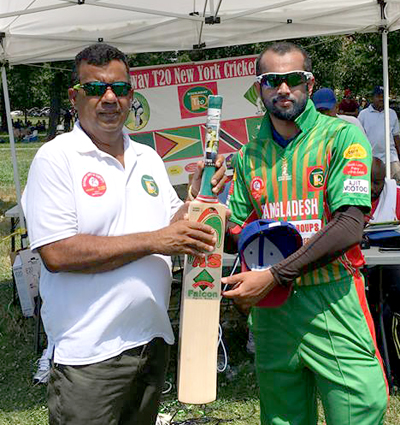 Arif Islam, right, collects his man-of-the-match award from tournament sponsor Hafeez Ali. Photo by Javed Ali.
