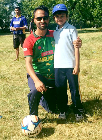 Mathew Achaibar (right) poses with Mehraz Masud, one of his many fans.