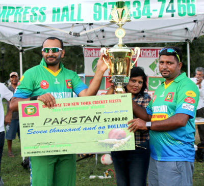 Pakistan skipper Naeem Arif (left along with manager Irfan Malik collects the winning trophy and check from Floretta Ali.