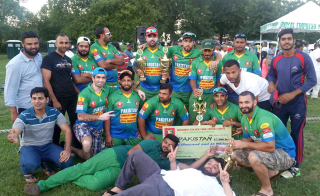 The victorious Pakistan team poses with winning trophy and check.