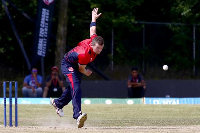 Peter Siddle bowling