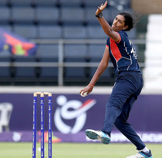 Geetika Kodali bowling